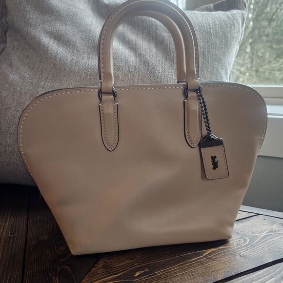 Coach Handbags - Coach Dakota 22 In Beechwood
